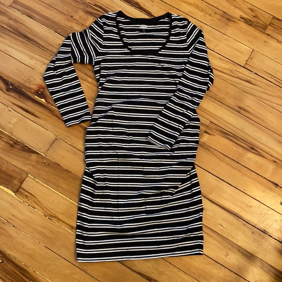 Old Navy Striped Maternity Dress - Picture 3 of 5